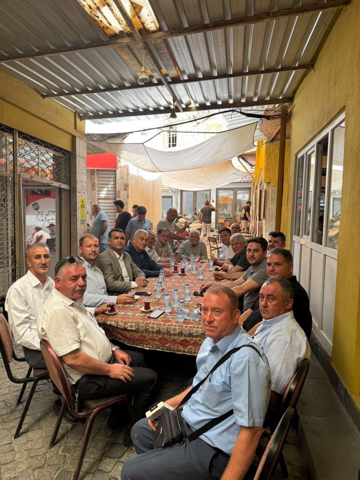 İl Başkanı Güngör, Milas Tarihi Arasta’da Esnaf ve Vatandaşlarla Buluştu 1
